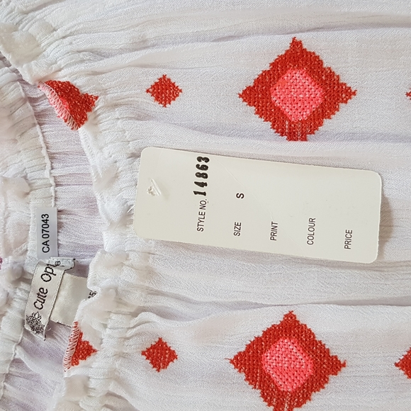 NWT New Embroidered Geometric Romper - Picture 7 of 12